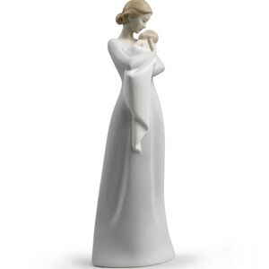 Lladro Collectible Figurine A Mother's Embrace